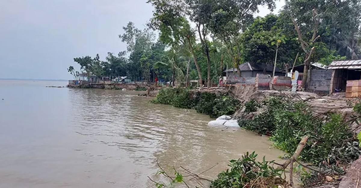 যমুনায় তীব্র ভাঙ্গন, নিলামের ৭ ঘন্টা পর ধসে পড়লো দ্বিতল স্কুল ভবন